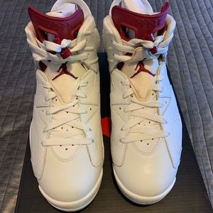 Jordan maroon 6’s size 8.5